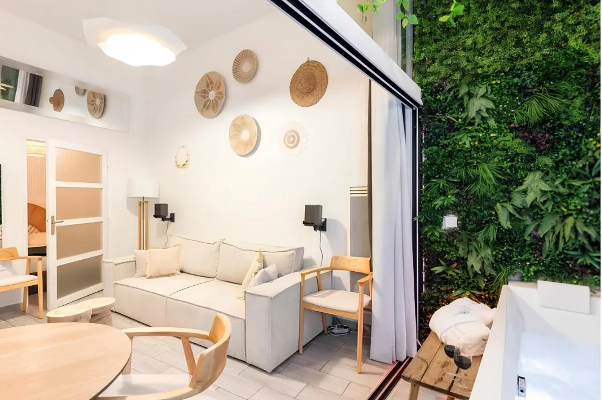 Image 5 of Secret Jungle Bordeaux Chartrons – Hyper-Centre Jacuzzi Bain Balnéo & Home cinéma