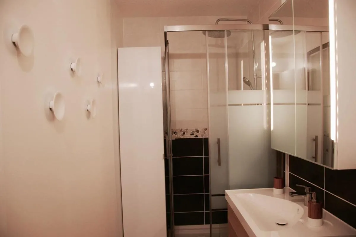 Image 6 of Studio of 27m in downtown