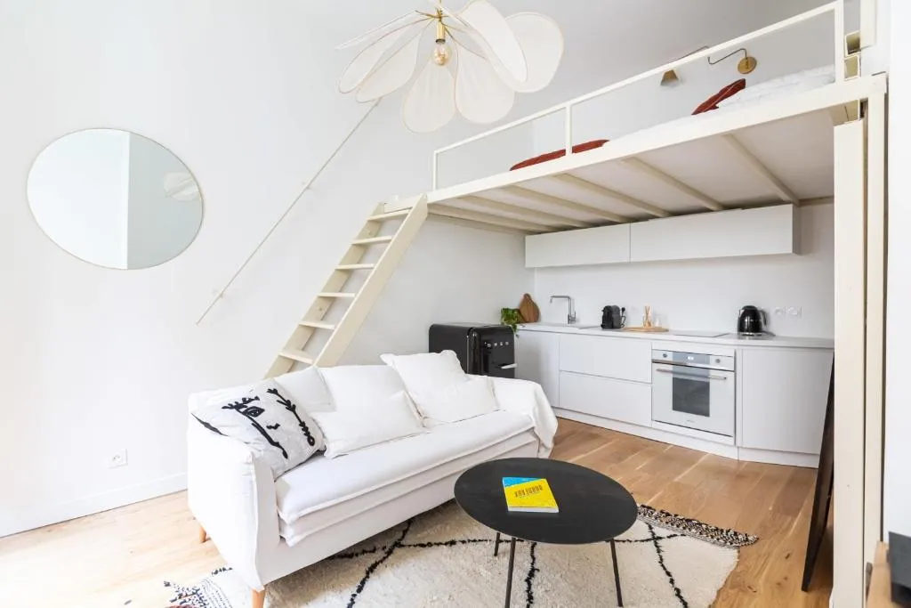 Image of Sublime Duplex Near The Miroir D’eau