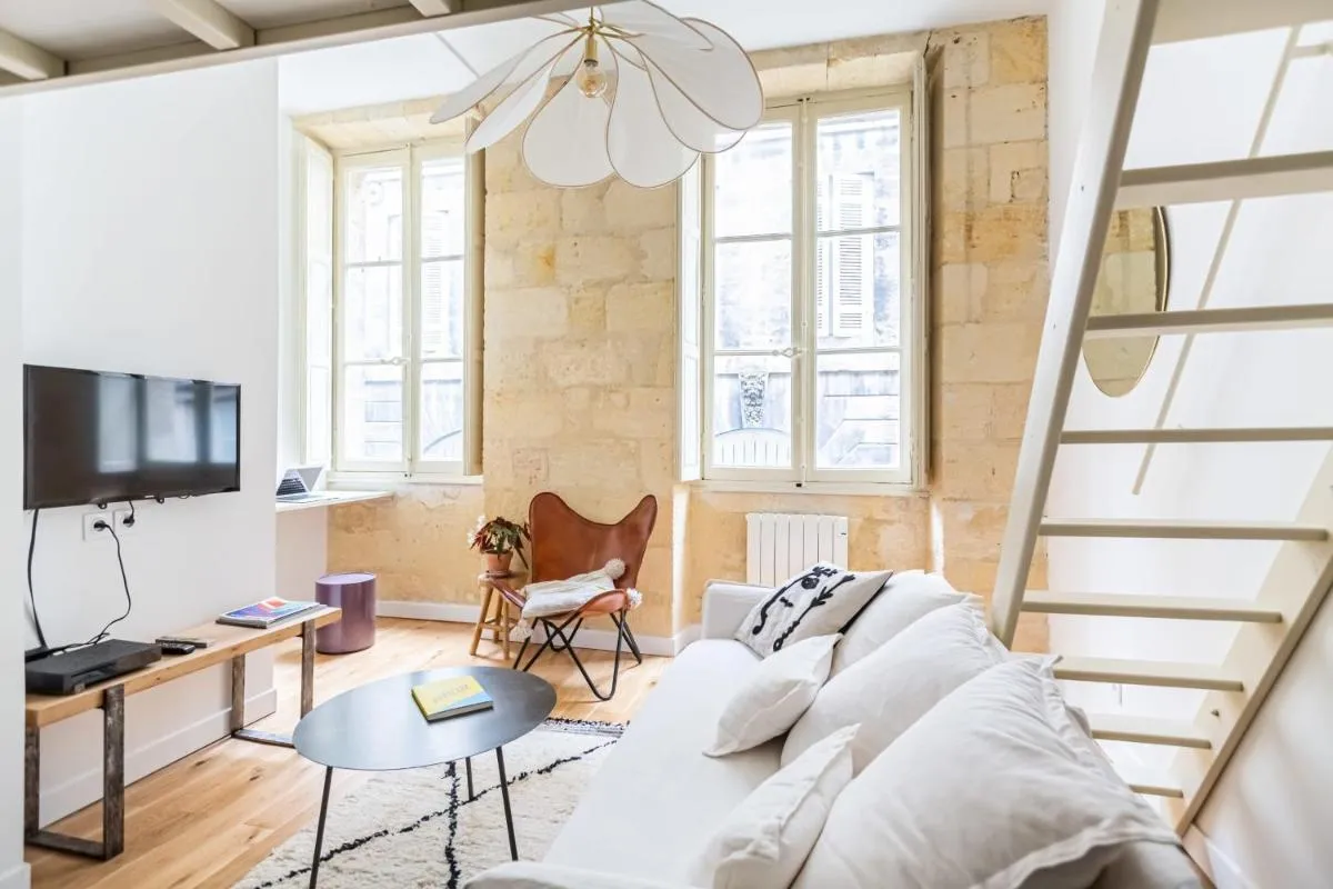 Image 2 of Sublime Duplex Near The Miroir D’eau