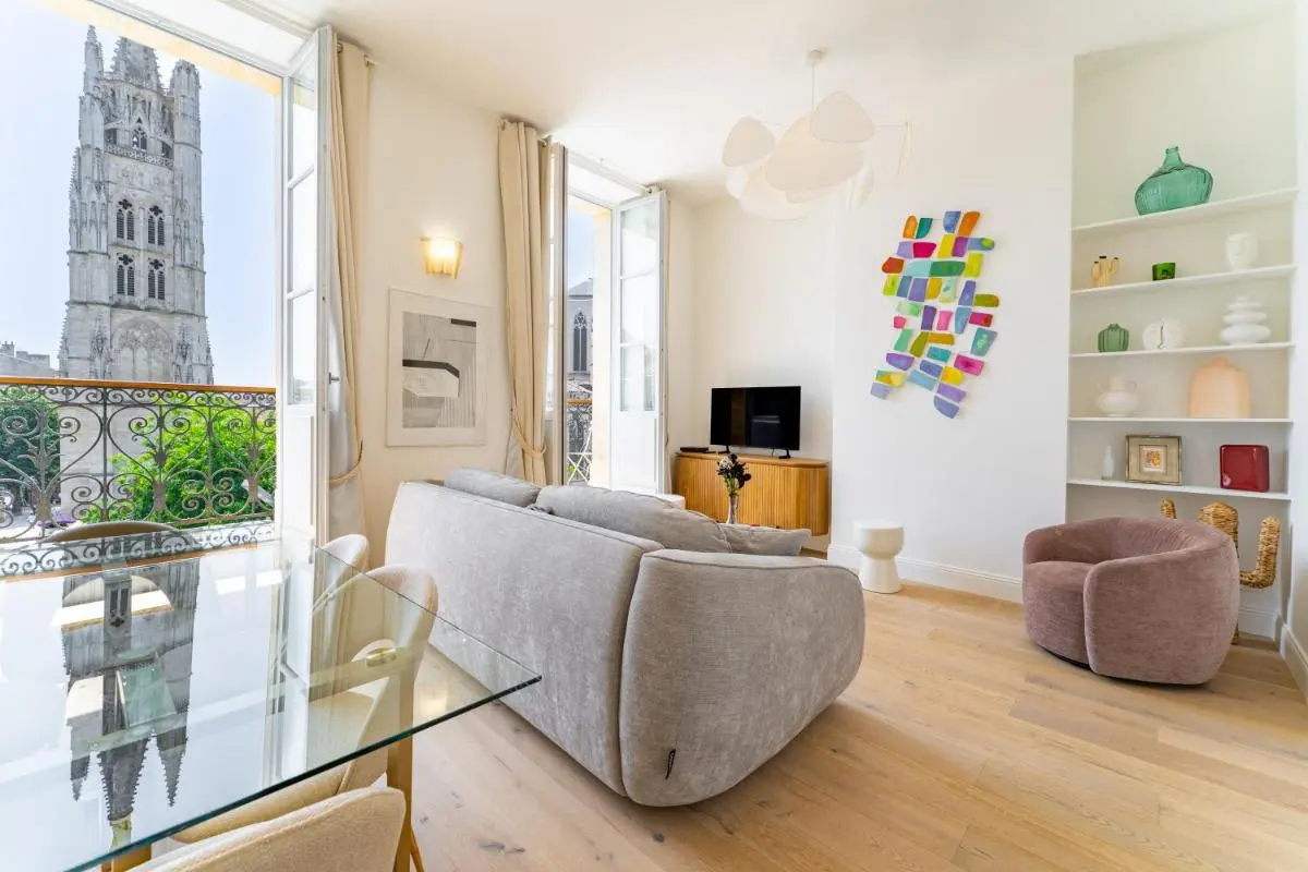 Image 1 of Appartement Place Pey Berland avec balcon et parking