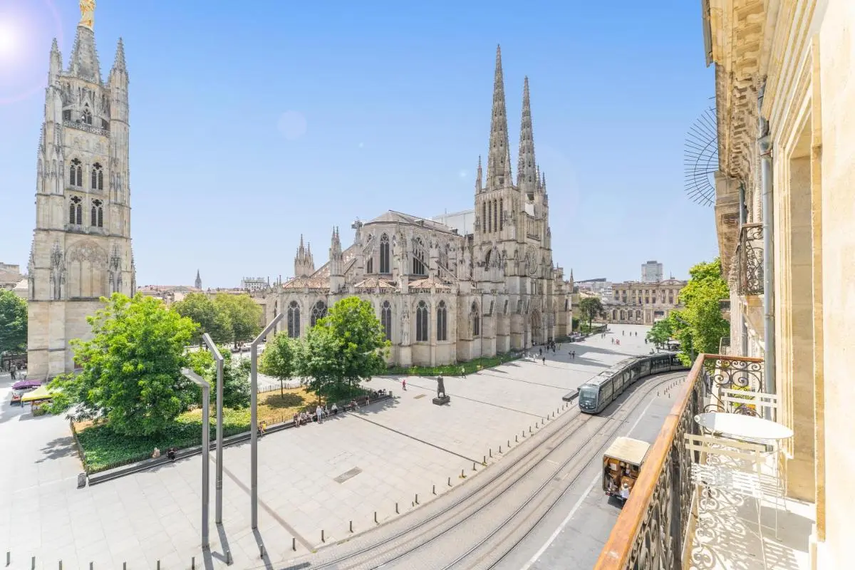 Image 2 of Appartement Place Pey Berland avec balcon et parking