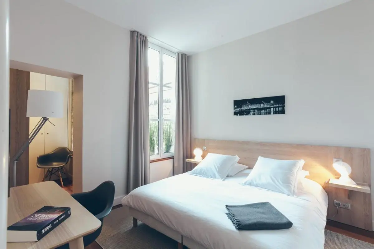 Image 1 of Appartement T4 cours de l’intendance