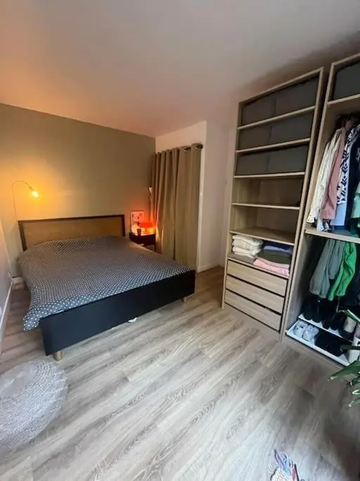 Image 2 of Appartement avec cour