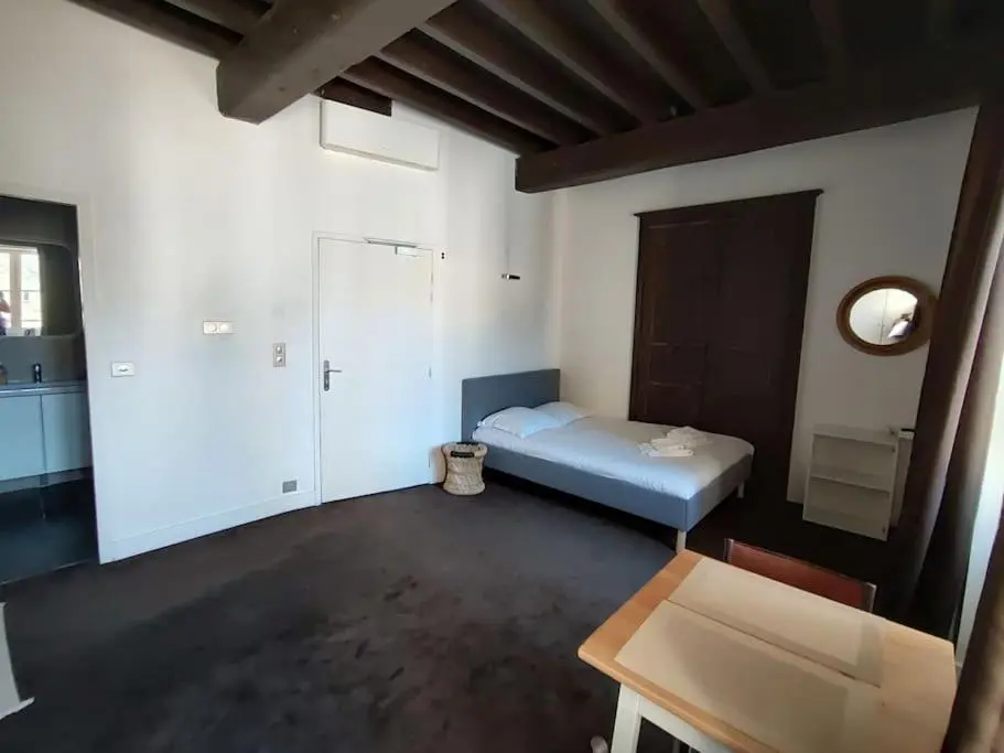 Image 6 of Appartement étage 2 sur cour aux Chartrons avec climatisation