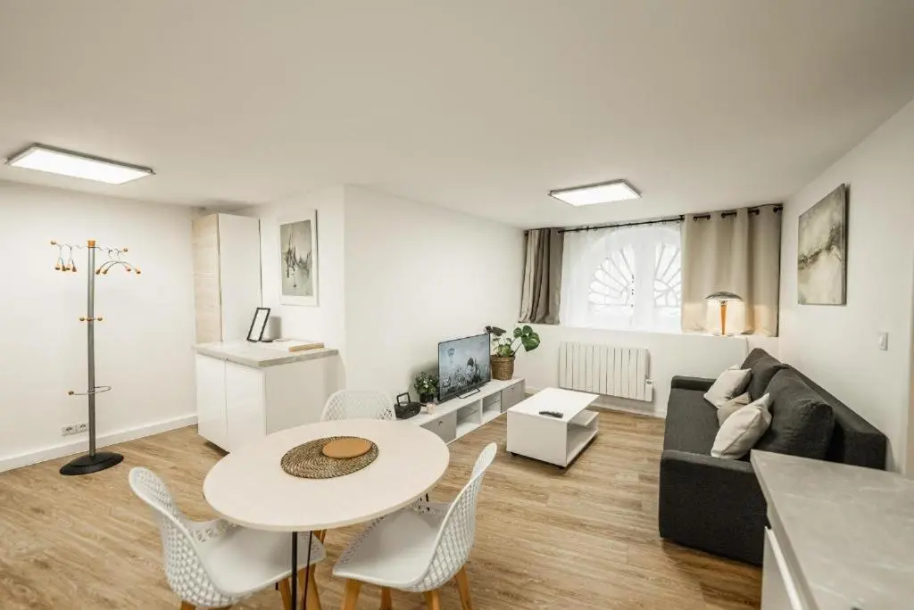 Image 3 of Appartement rénové place du Palais avec parking