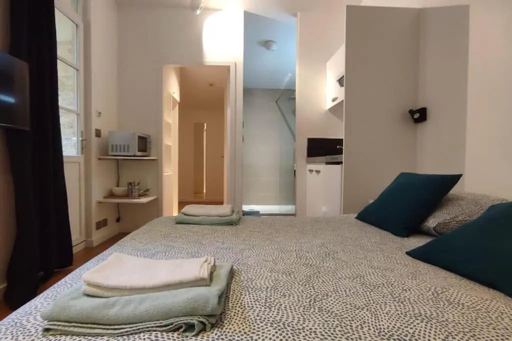 Image 1 of Appartements avec balcon au coeur des Chartrons