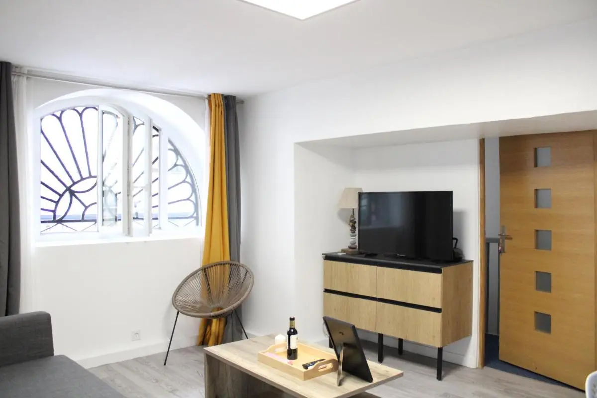Image 4 of Bel appartement rénové – Place du Palais avec Parking