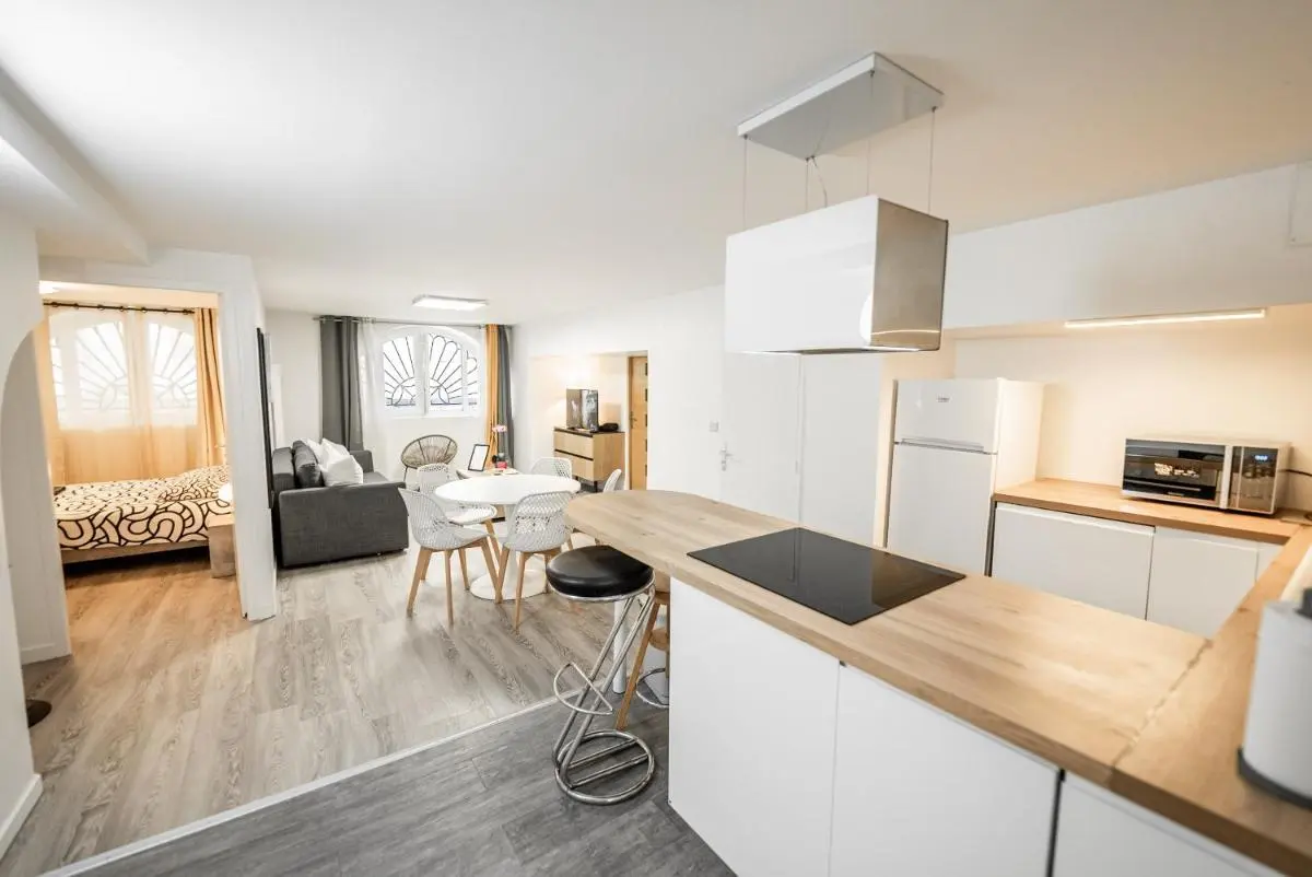 Image 3 of Bel appartement rénové – Place du Palais avec Parking