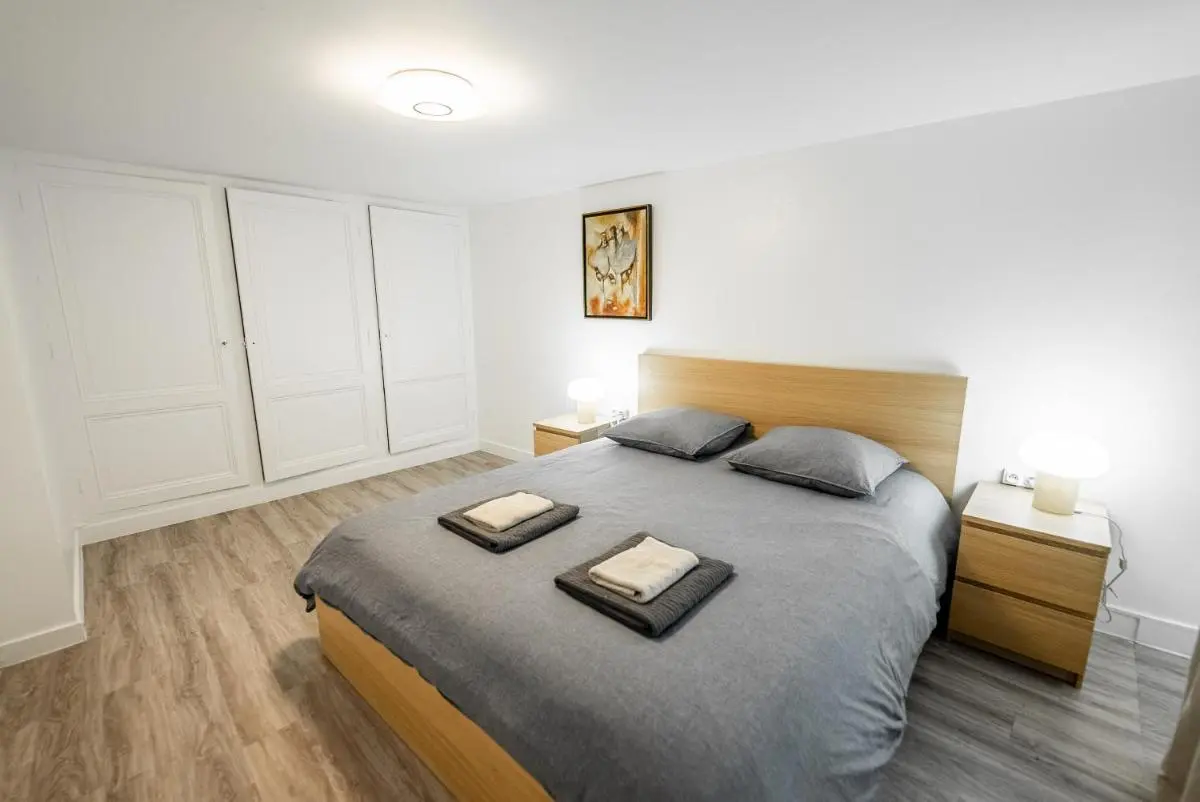 Image 6 of Bel appartement rénové – Place du Palais avec Parking