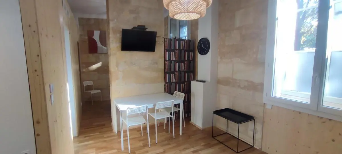 Image 4 of Charmant studio rénové et climatisé