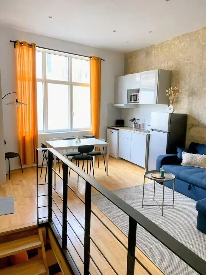 Image 3 of Charming apartment Bordeaux TRAM D Croix Seguey