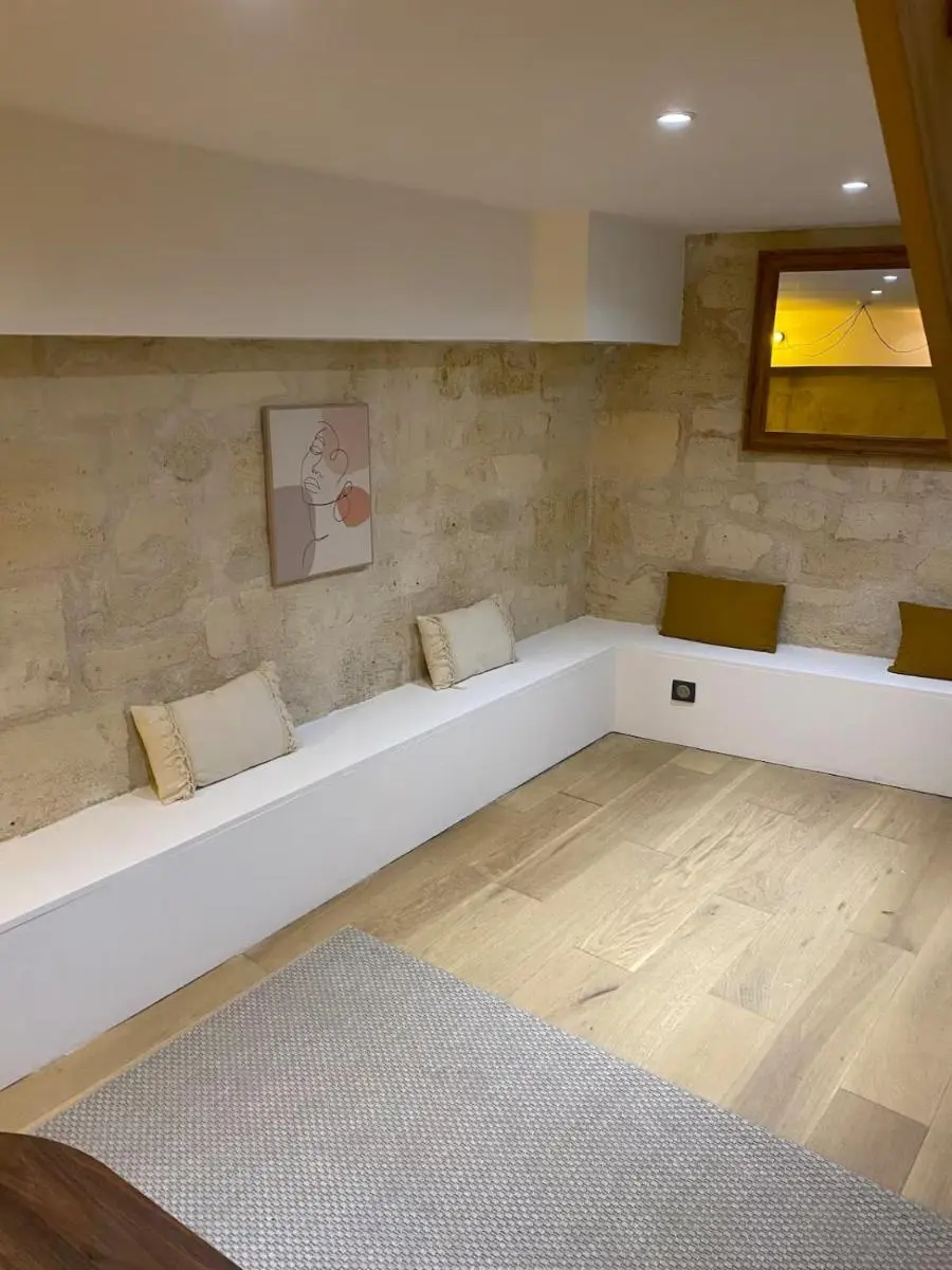 Image 2 of Charming apartment Bordeaux TRAM D Croix Seguey
