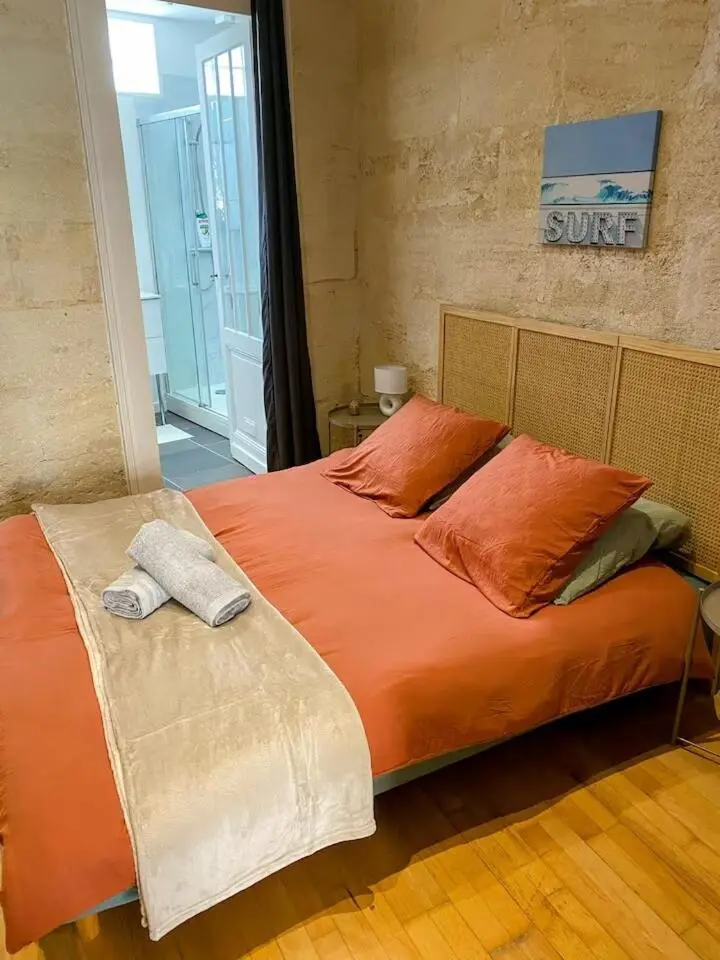 Image 1 of Charming apartment Bordeaux TRAM D Croix Seguey