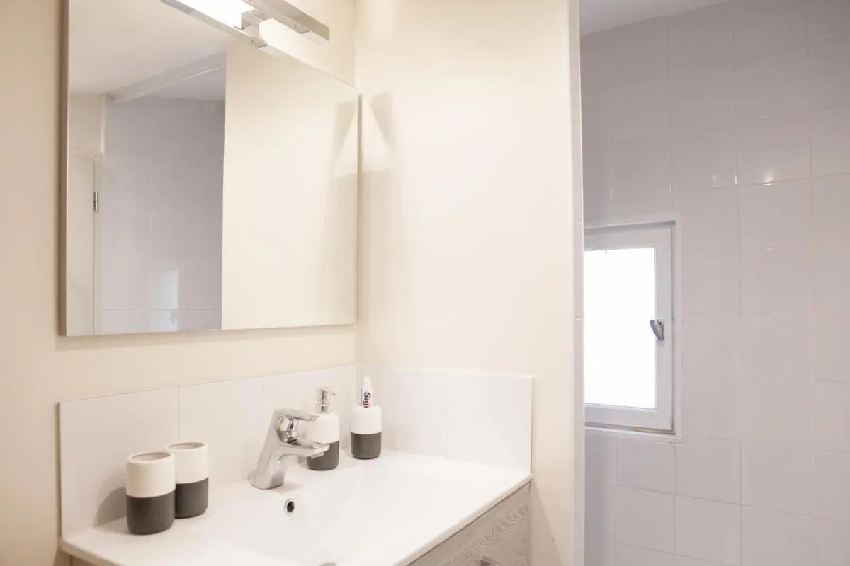 Image 2 of FREE Parking – Self Checkin – WIFI – DUPLEX LA FUSTERIE – SUPERBORDEAUX