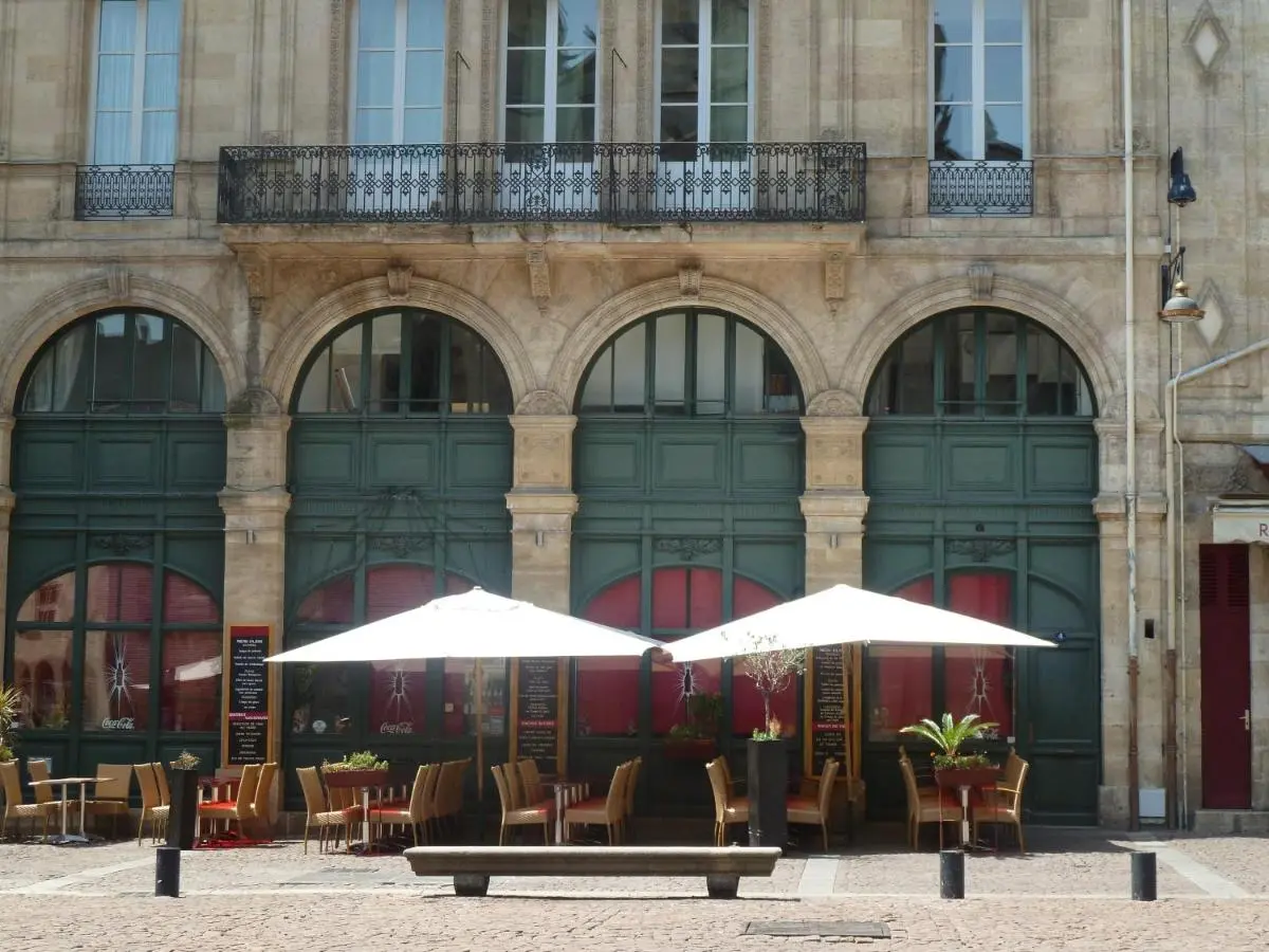 Image 4 of LES TROIS CHANDELIERS un petit paradis en plein centre ville