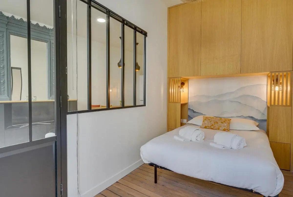 Image 1 of LE 61 – Superbe T2 meublé avec balcon en plein cœur de Bordeaux