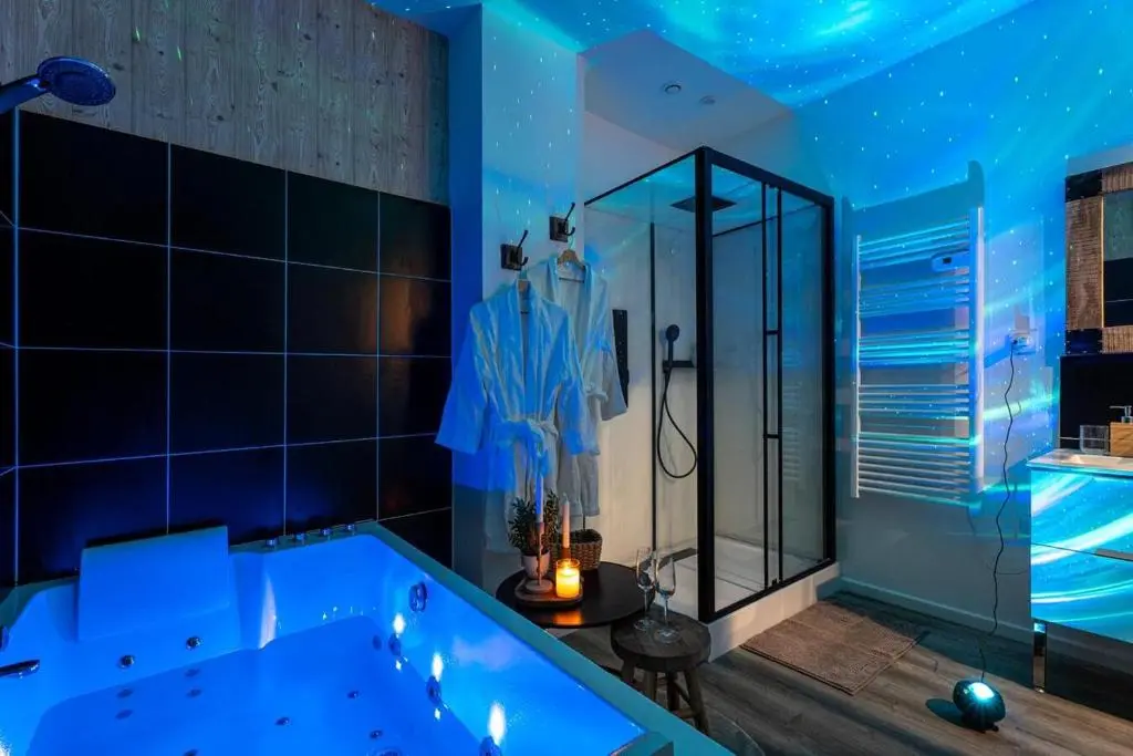 Image of Le Nid Douillet, Center, Jacuzzi, Sensory Shower