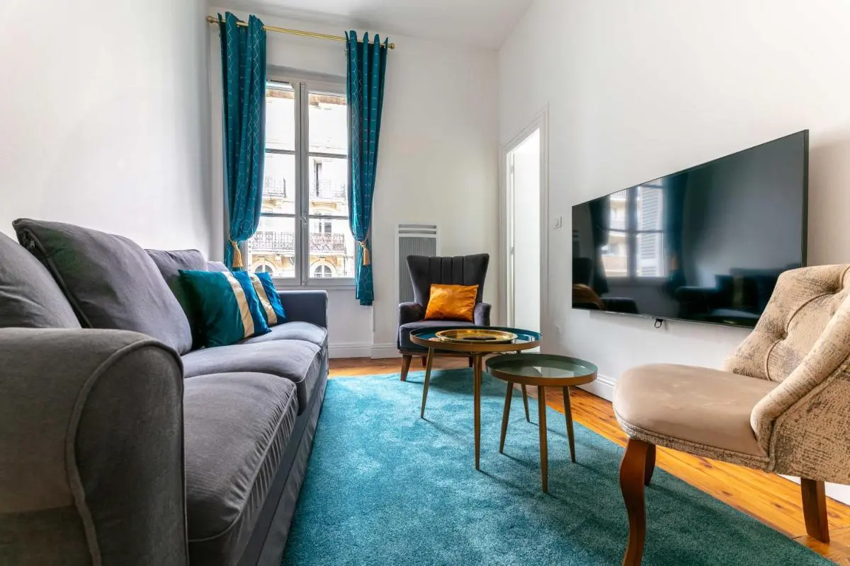 Image 2 of Madeleine’s Top Rated 8 Traveller City Center Bordeaux Appartments