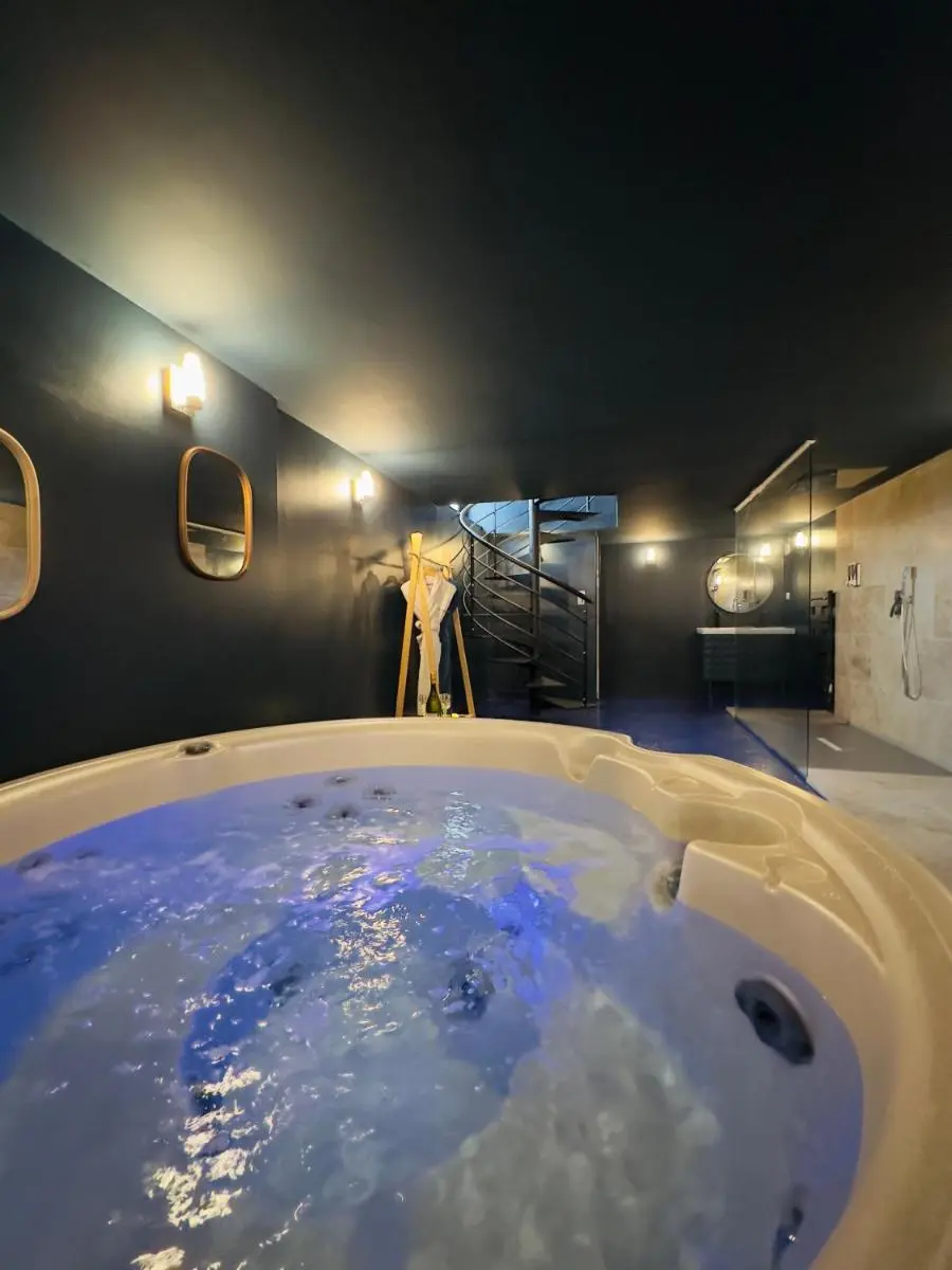 Image 3 of Mieuxqualhotel jacuzzi privatif La Parenthèse