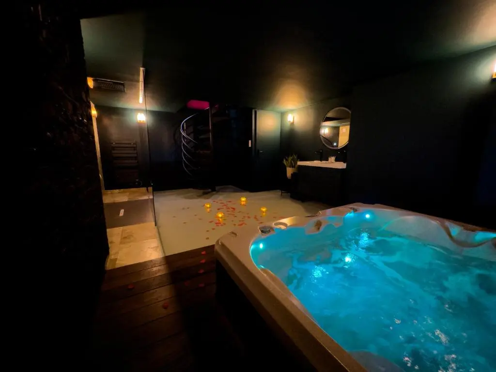 Image of Mieuxqualhotel jacuzzi privatif Velvet Desire