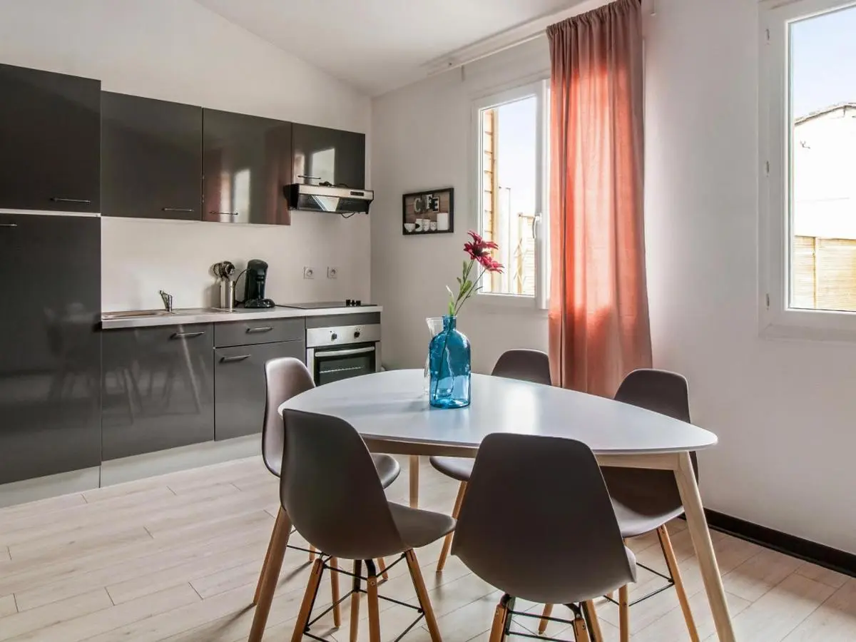 Image 6 of Notre Dame Apartment