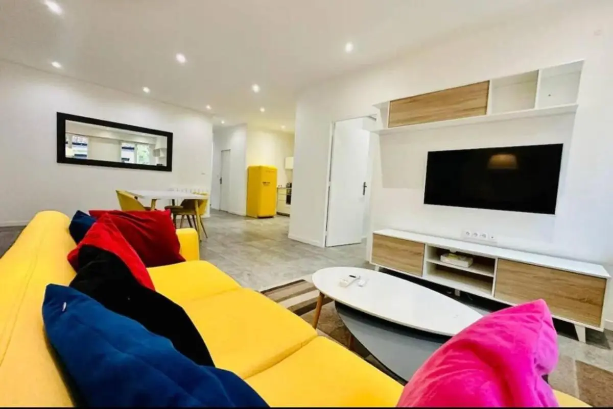 Image 4 of Remarkable 2-Bed Apartment in Bordeaux