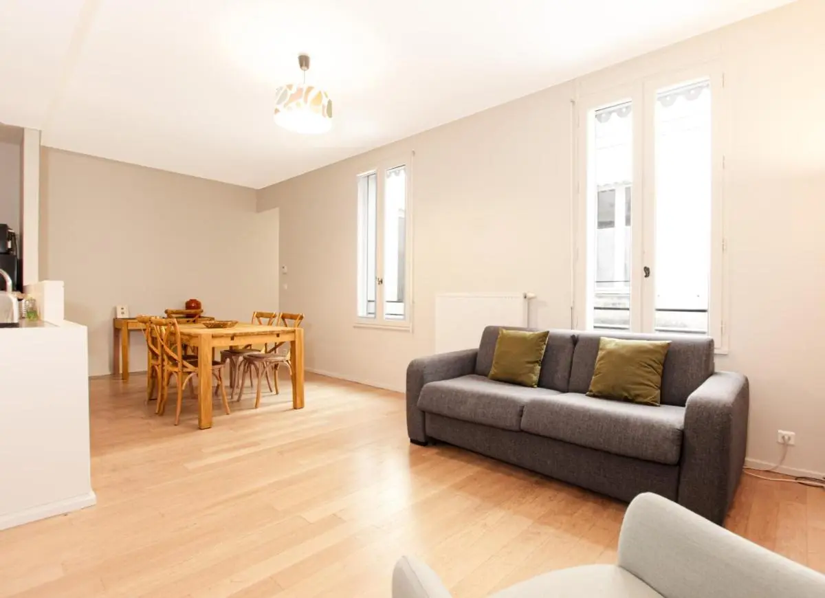 Image 3 of Spacieux Studios quartier Jardin Public