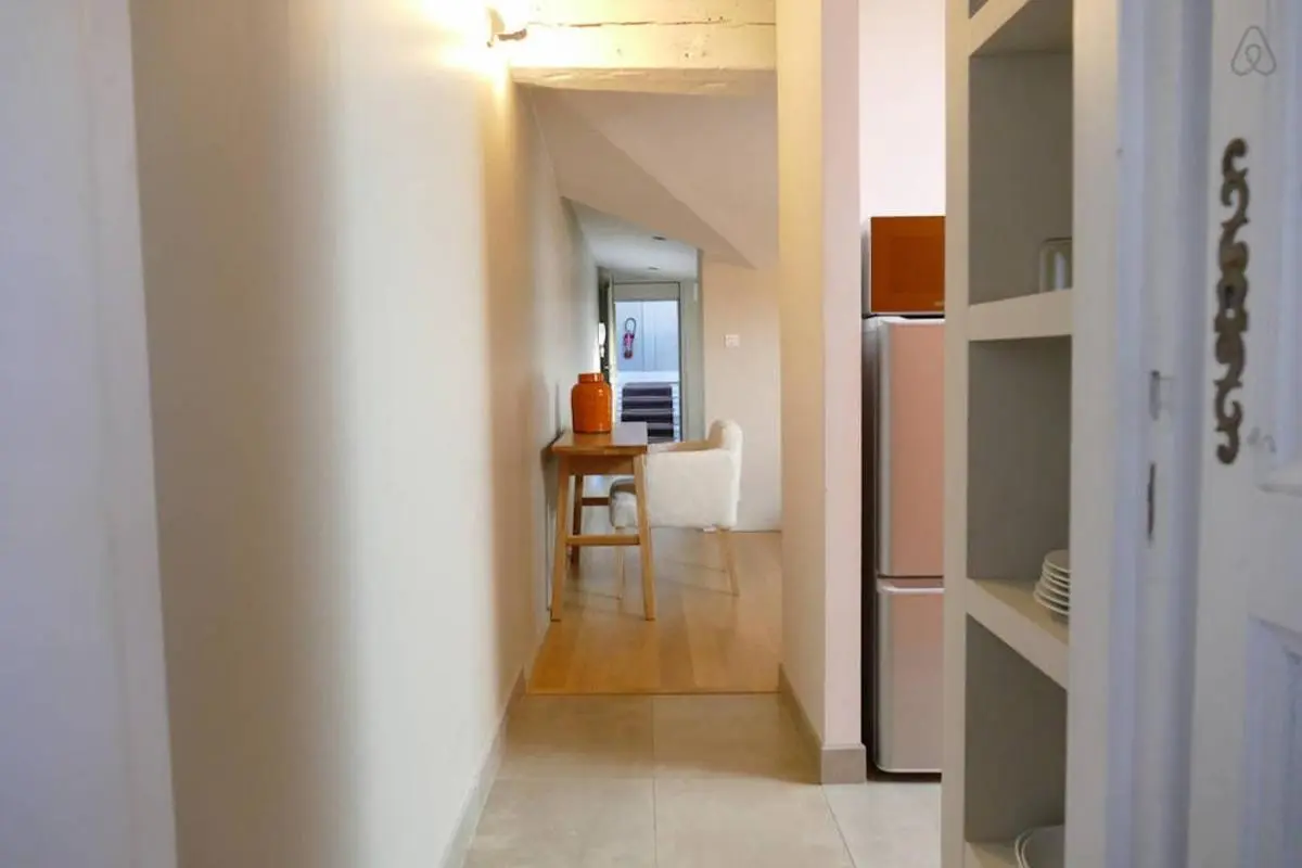 Image 5 of Spacieux Studios quartier Jardin Public