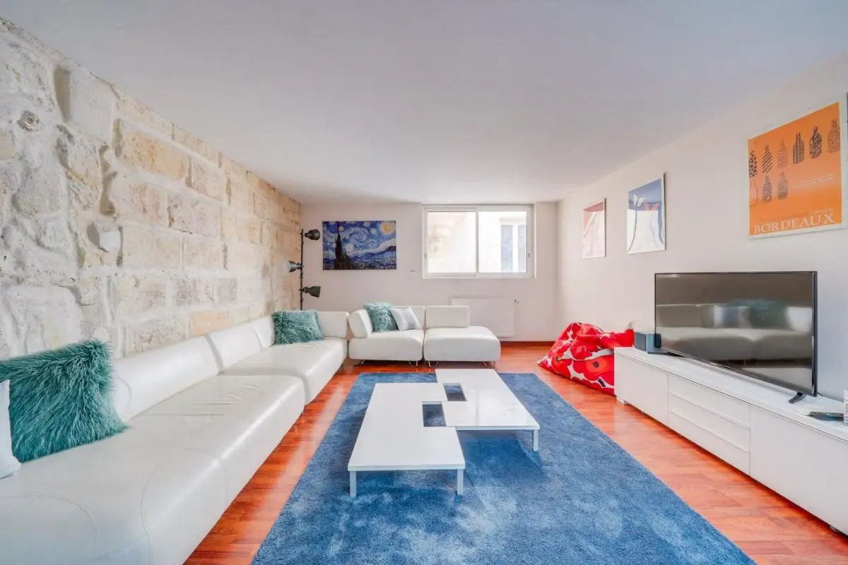 Image 1 of Spacious, quiet flat in the heart of Bordeaux