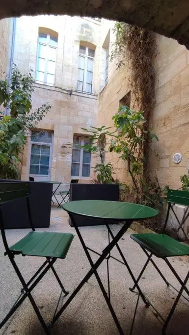 Image 5 of Studio sur patio au coeur des Chartrons