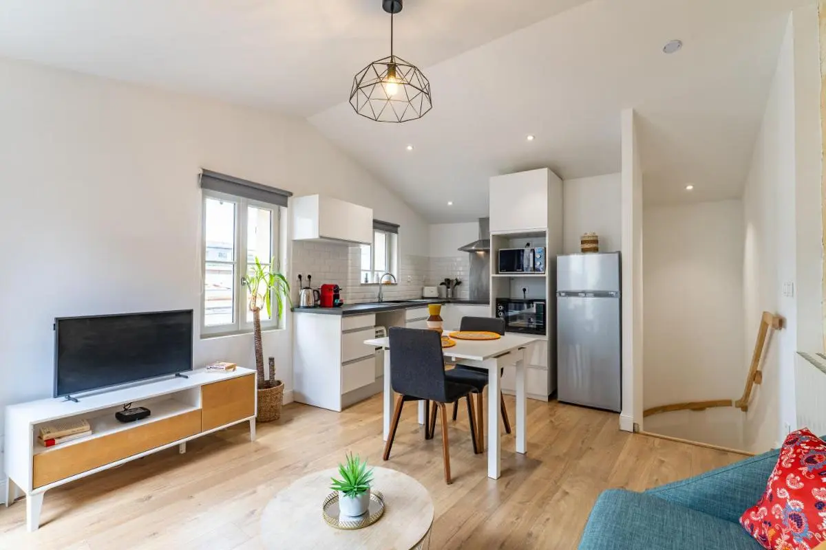 Image 2 of Superbe Appartement avec Terrasse en Centre Ville