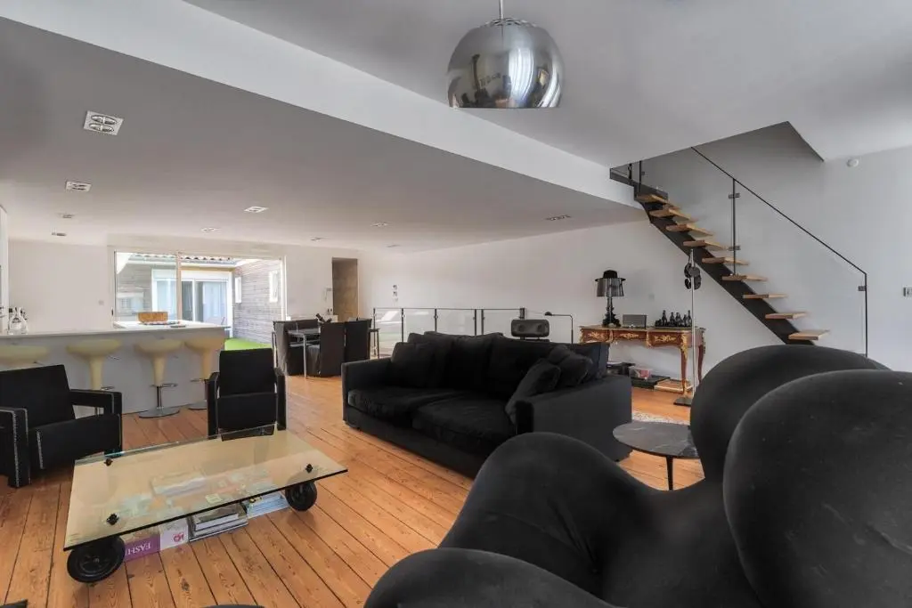 Image of Superbe loft avec patio à Bordeaux