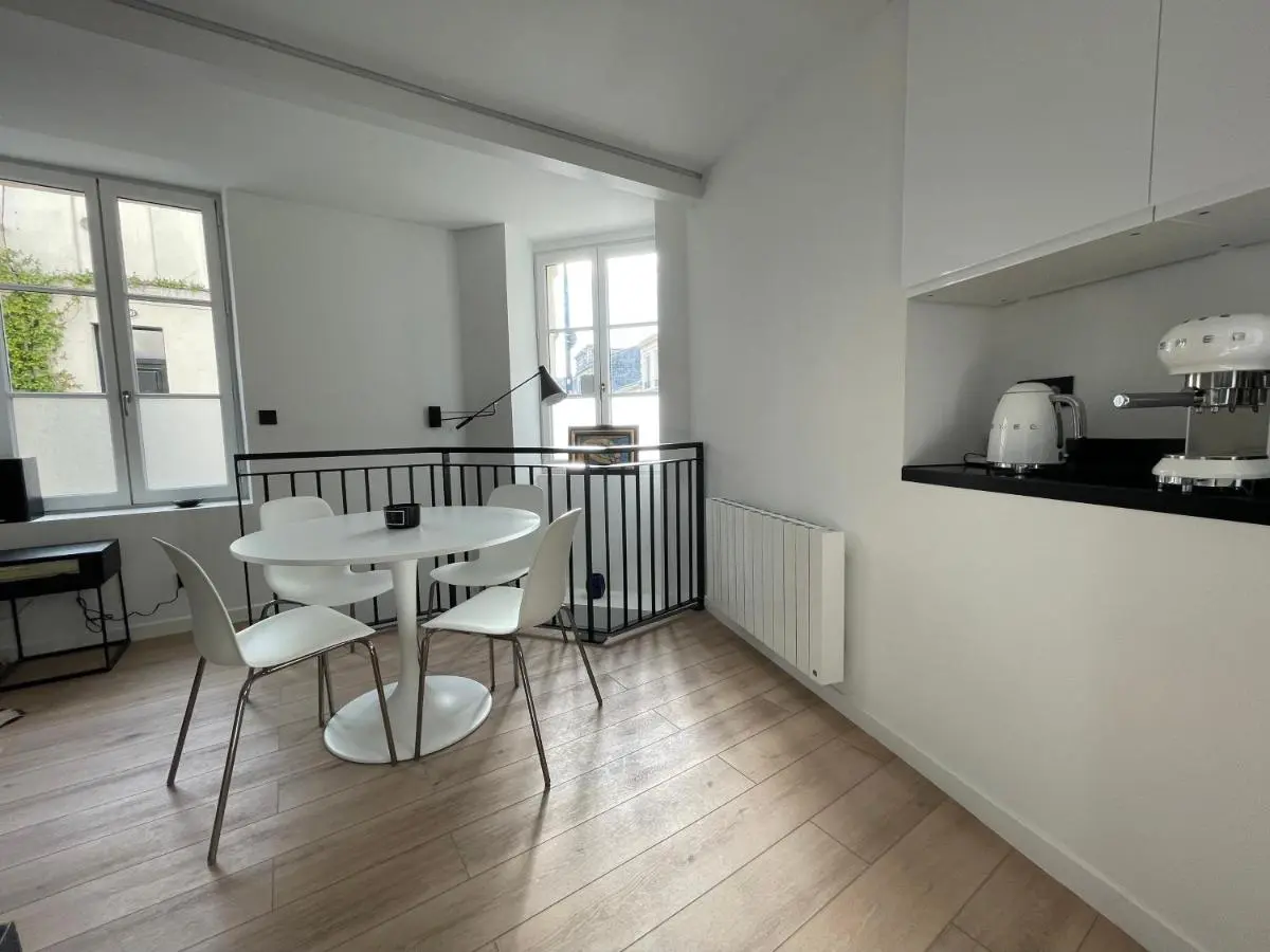 Image 2 of le loft bleu – un atelier-cocon élégant & central