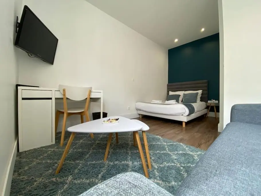 Image of studio BORDEAUX CHARTRONS 2