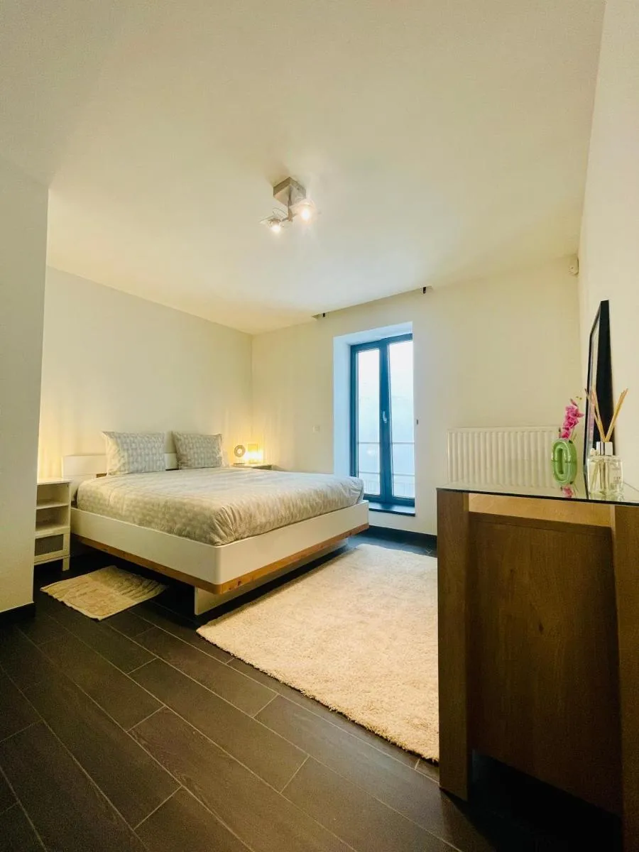 Image 3 of Down Town Spacious Loft Retreat with Private Parking