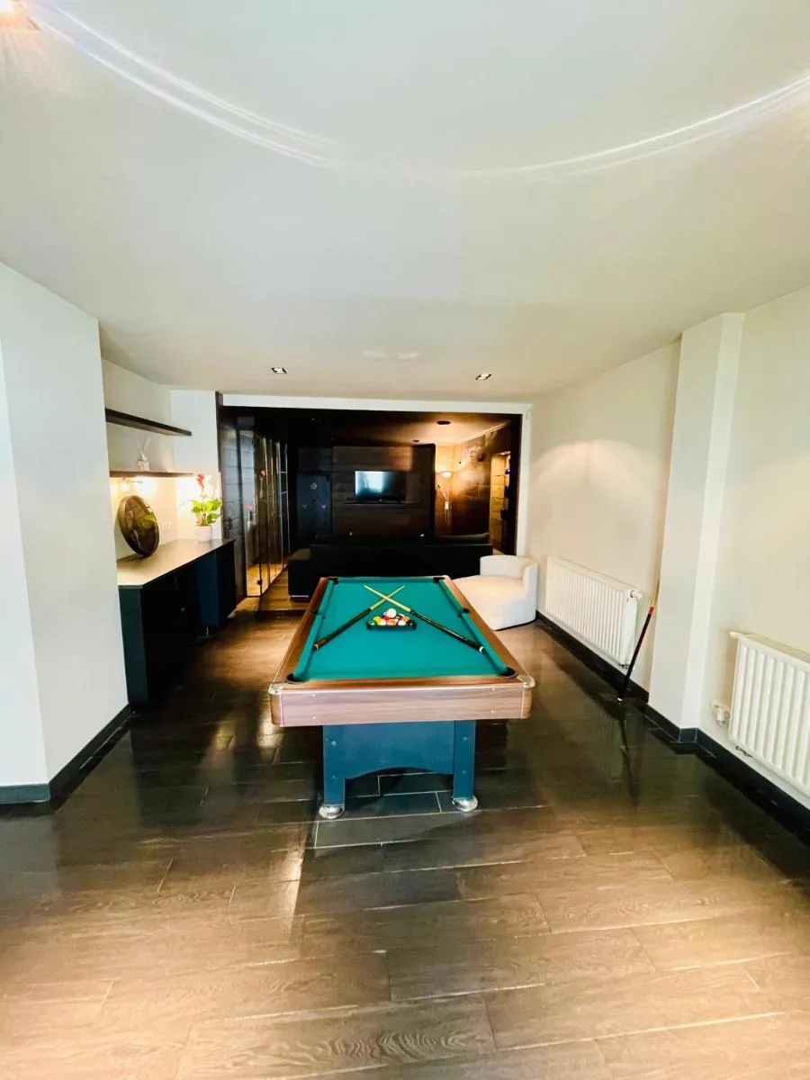 Image 6 of Down Town Spacious Loft Retreat with Private Parking