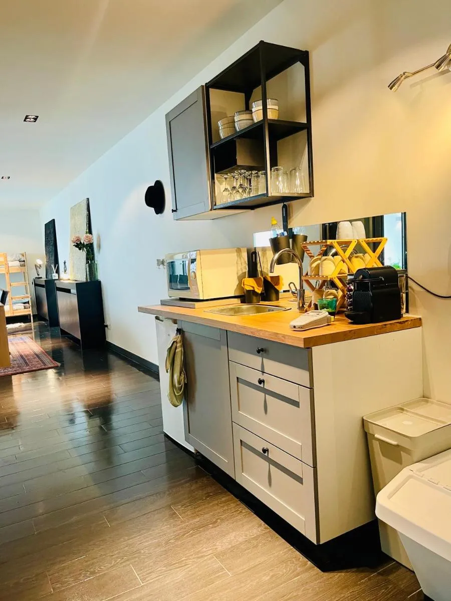Image 5 of Down Town Spacious Loft Retreat with Private Parking