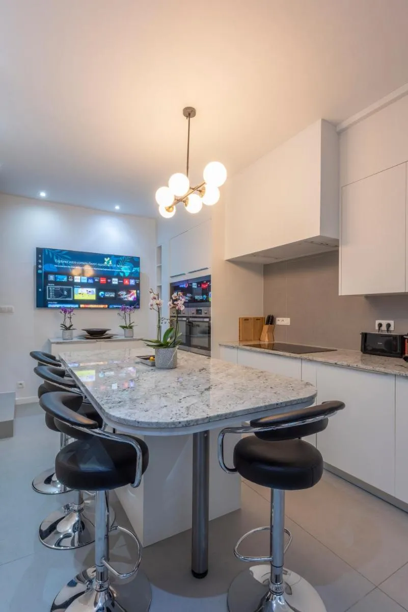 Image 3 of Fish Market Apartments