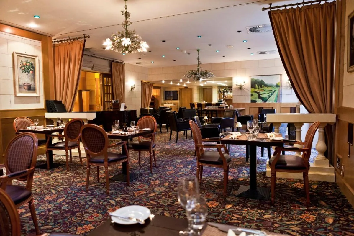Image 2 of Hotel Le Châtelain