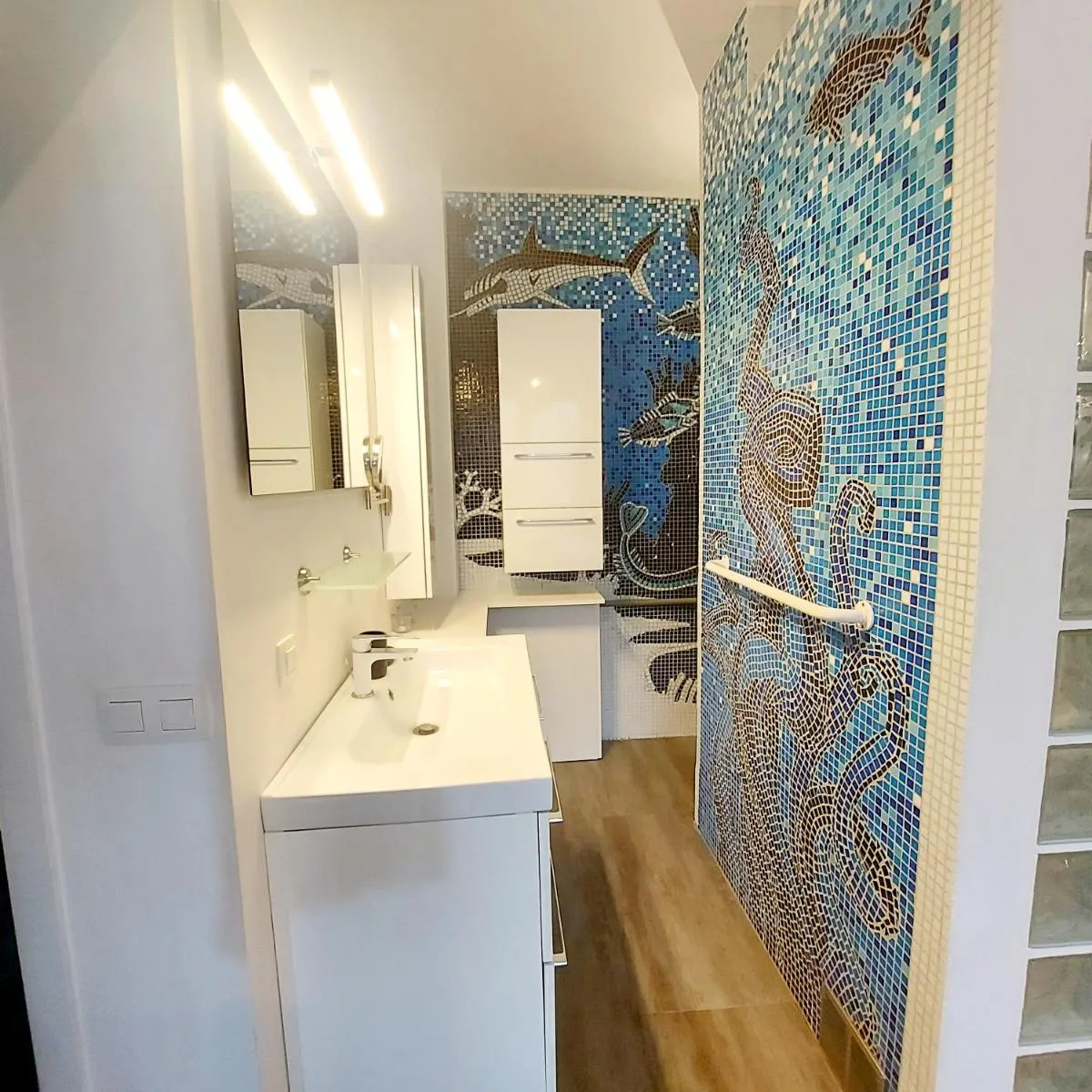 Image 2 of New Charming Grand Place Apartment