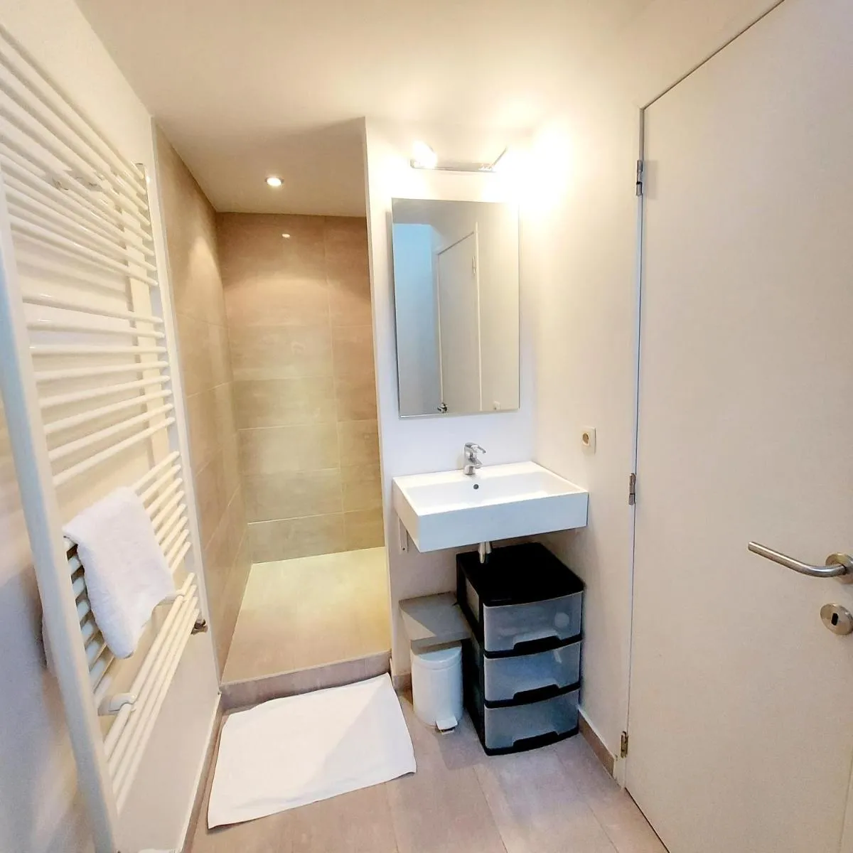 Image 4 of New Stylish Grand place City Center Duplex