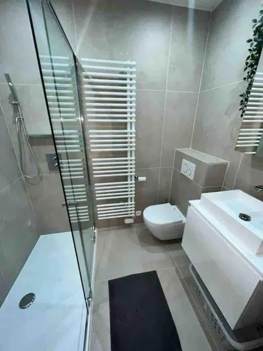 Image 4 of Appartement avec parking gratuit sur place 5D