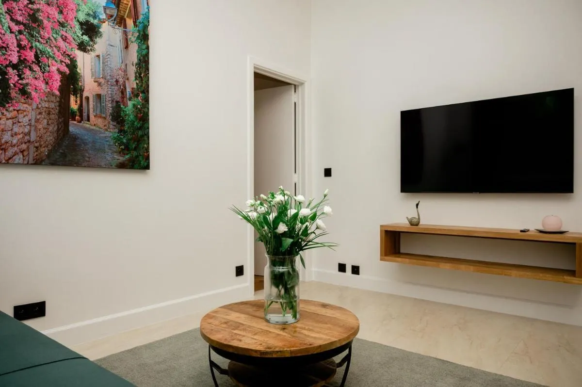 Image 6 of Beauty Suite