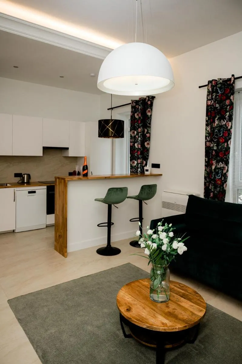 Image 4 of Beauty Suite