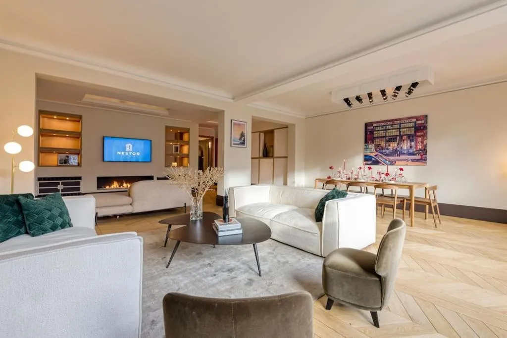 Image of City Luxury: 3BR, Prime Location