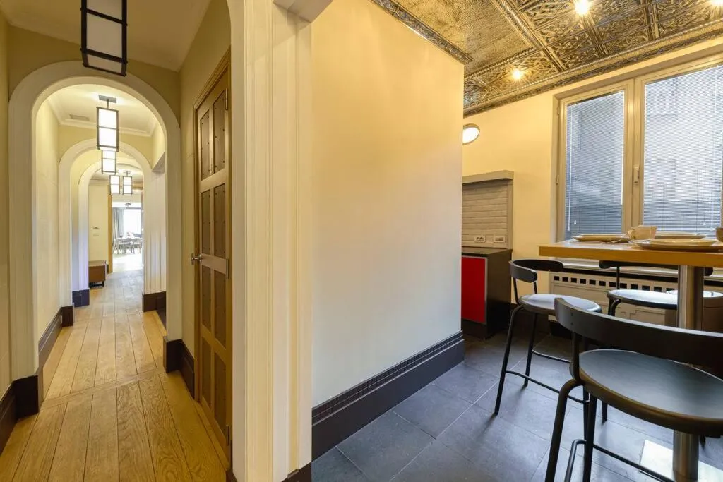 Image 6 of City Luxury: 3BR, Prime Location