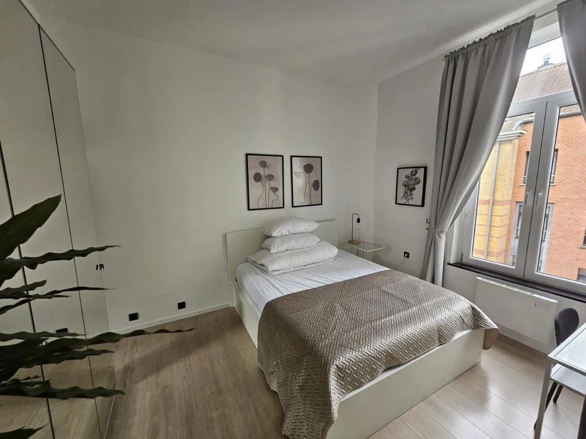 Image 4 of Cosy Studio dansaert