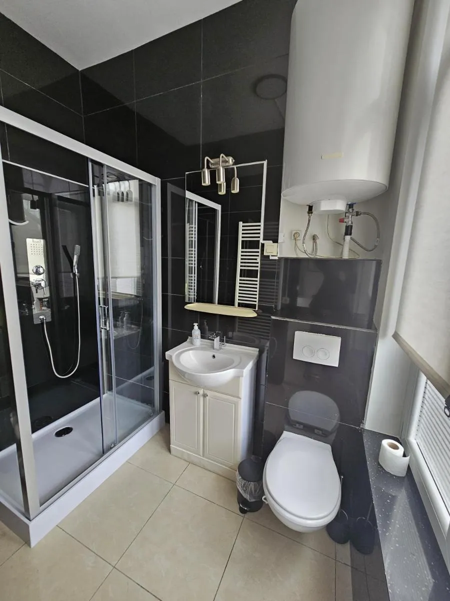 Image 6 of Cosy Studio dansaert