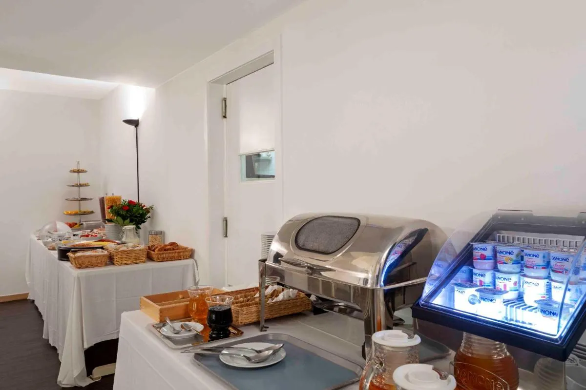 Image 2 of Hôtel Argus by happyCulture